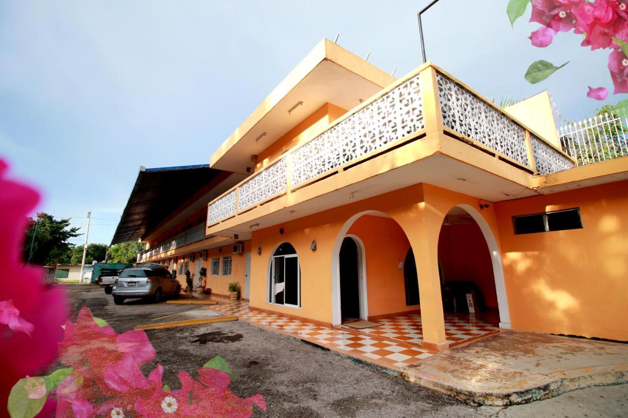 Hotel Bugambilias Ticul Esterno foto